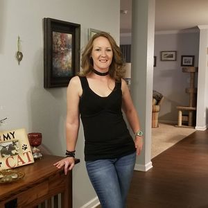 Meet your Posher, Elizabeth